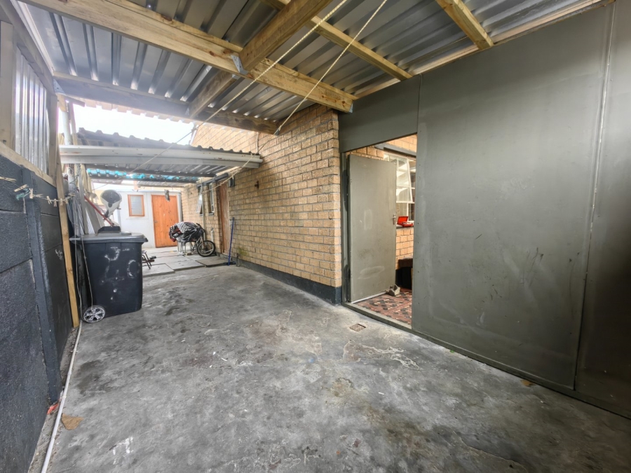 4 Bedroom Property for Sale in Beacon Valley Western Cape